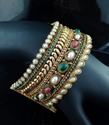 Diamond Jewelery - Designer Bangle with Polki Stones
